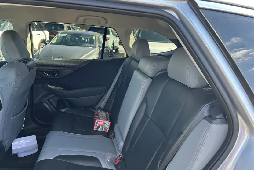 2022 Subaru Outback Premium photo 1