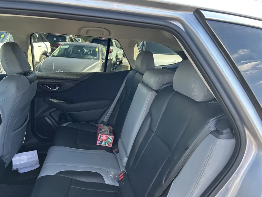 2022 Subaru Outback Premium photo 1