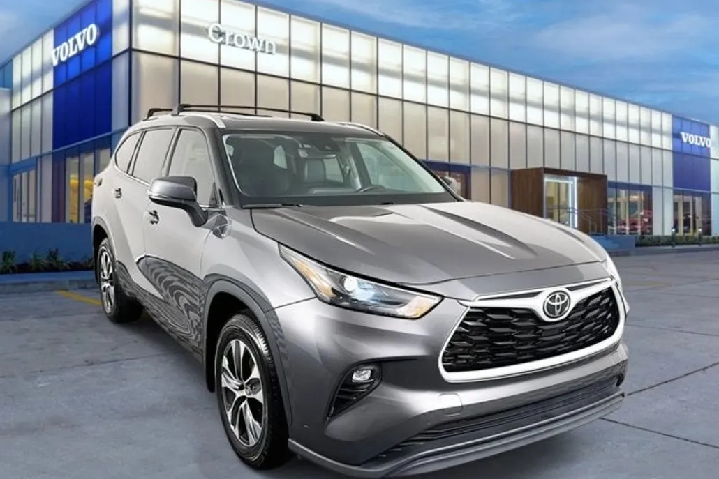 2022 Toyota Highlander XLE photo 1
