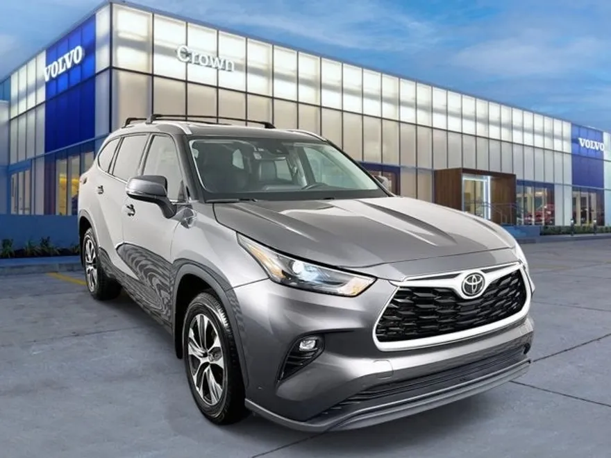 2022 Toyota Highlander XLE photo 1