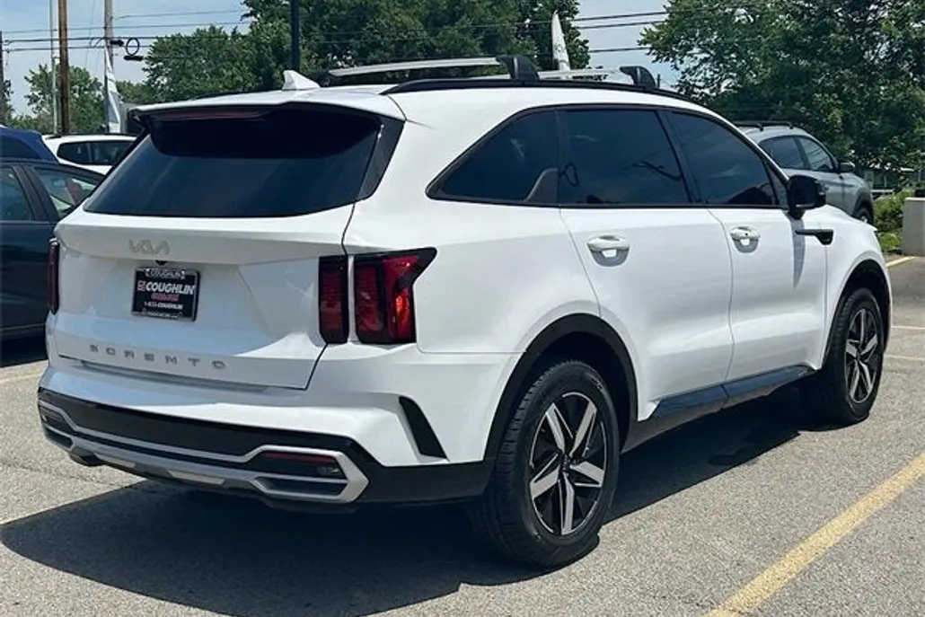 2022 Kia Sorento S photo 1