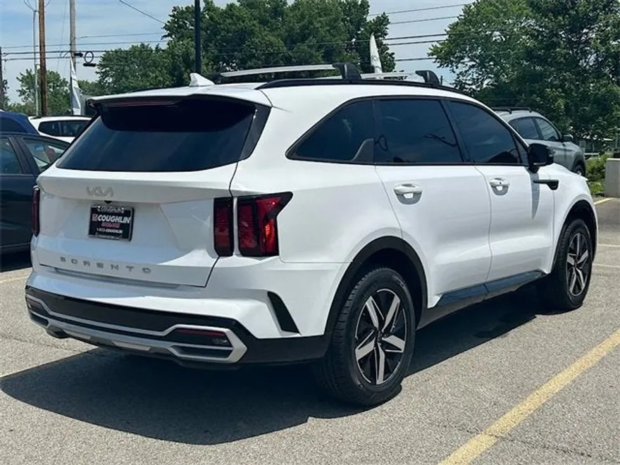 2022 Kia Sorento S photo 1
