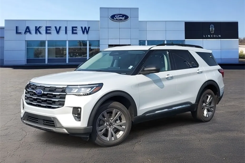 2025 Ford Explorer photo 1