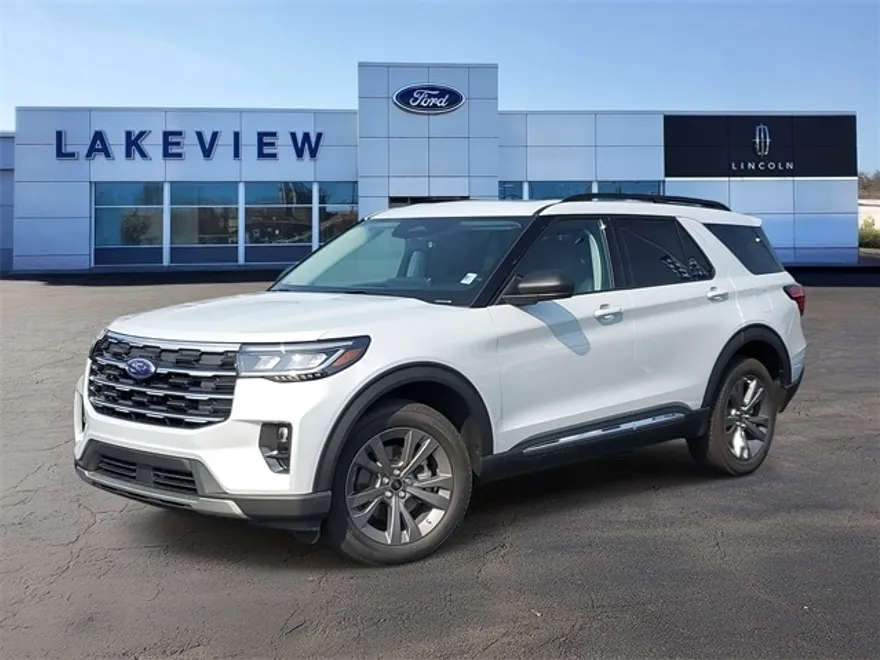 2025 Ford Explorer photo 1