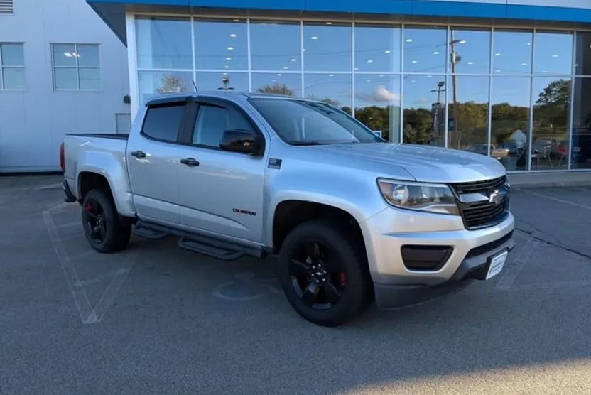 2017 Chevrolet Colorado LT photo 1