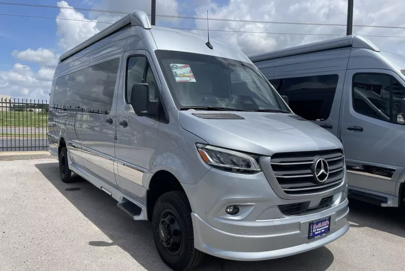 2025 Mercedes Benz Sprinter 3500 photo 1