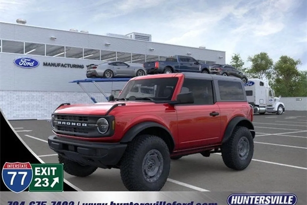 2025 Ford Bronco Base photo 1