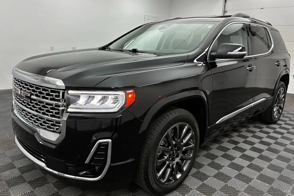2023 Gmc Acadia Denali photo 1