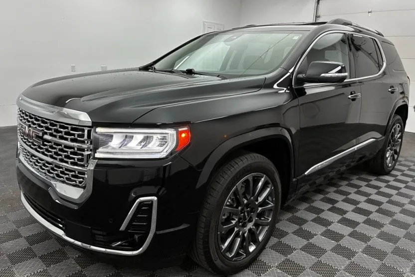2023 Gmc Acadia Denali photo 1