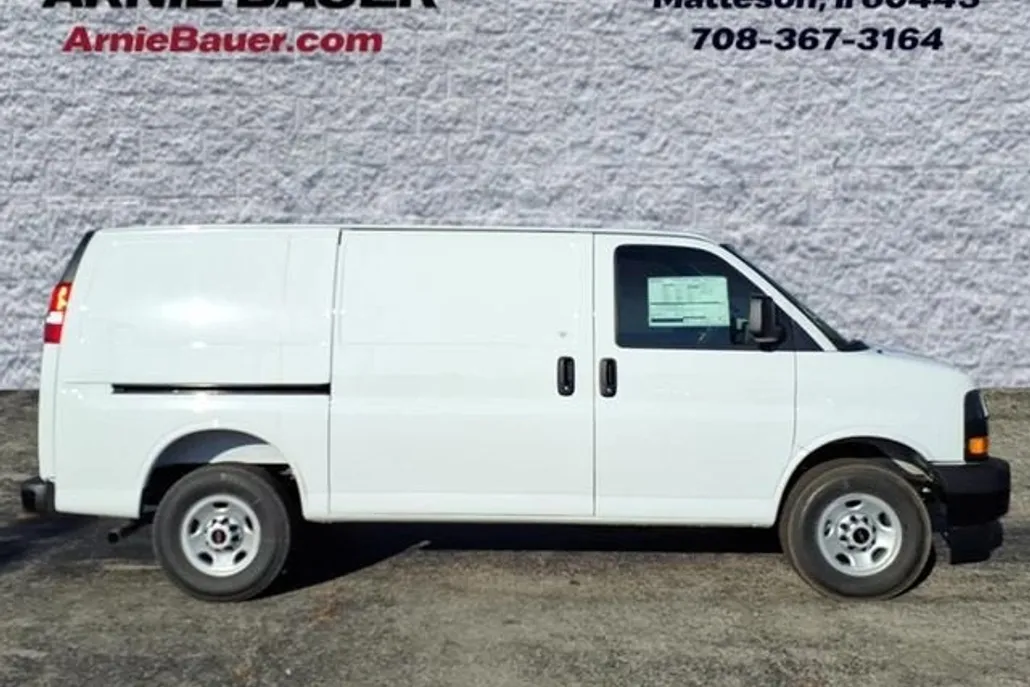 2025 Gmc Savana Cargo 2500 photo 1