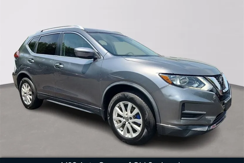 2018 Nissan Rogue SV photo 1