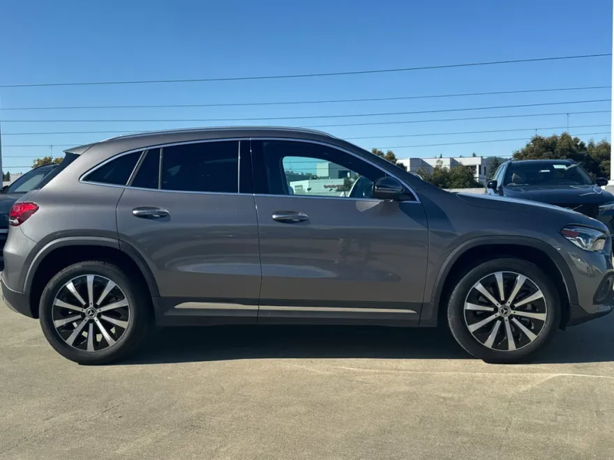 2023 Mercedes Benz GLA 250 photo 1