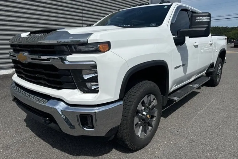 2024 Chevrolet Silverado 2500HD LT photo 1