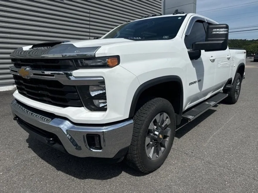 2024 Chevrolet Silverado 2500HD LT photo 1