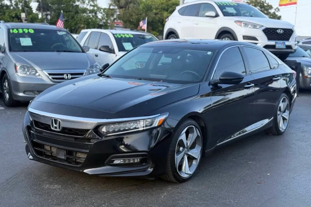 2018 Honda Accord Touring photo 1