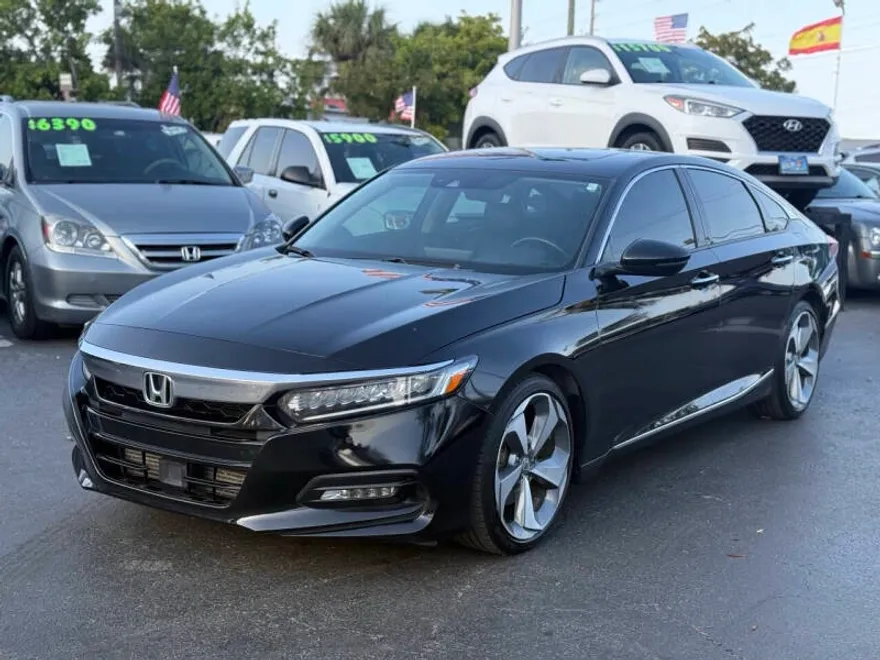 2018 Honda Accord Touring photo 1