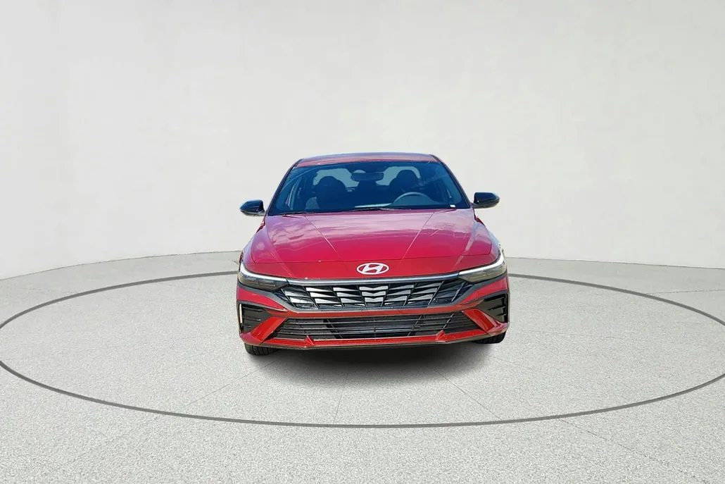2025 Hyundai Elantra SEL Sport photo 2