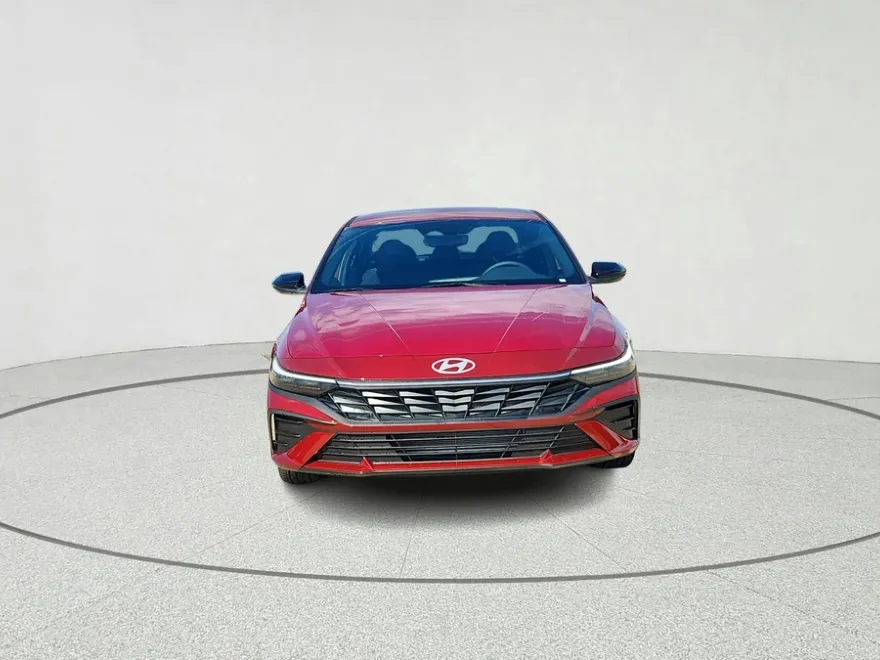 2025 Hyundai Elantra SEL Sport photo 2