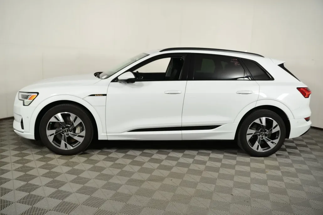 2023 Audi e-tron Premium Plus photo 1