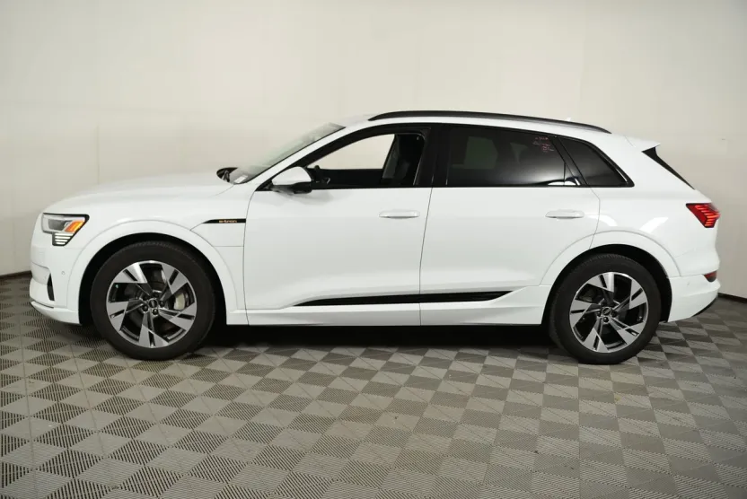 2023 Audi e-tron Premium Plus photo 1