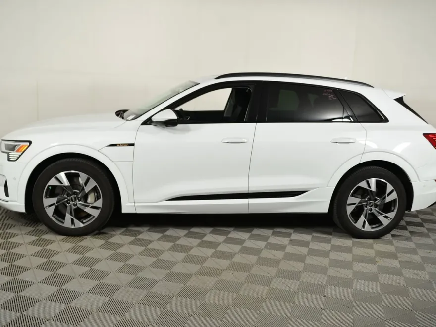 2023 Audi e-tron Premium Plus photo 1