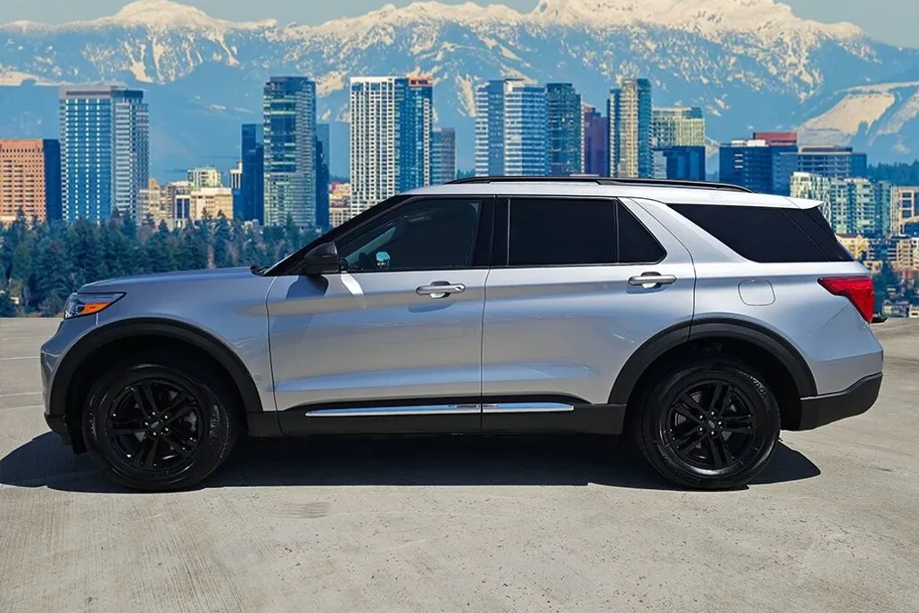 2022 Ford Explorer XLT photo 1