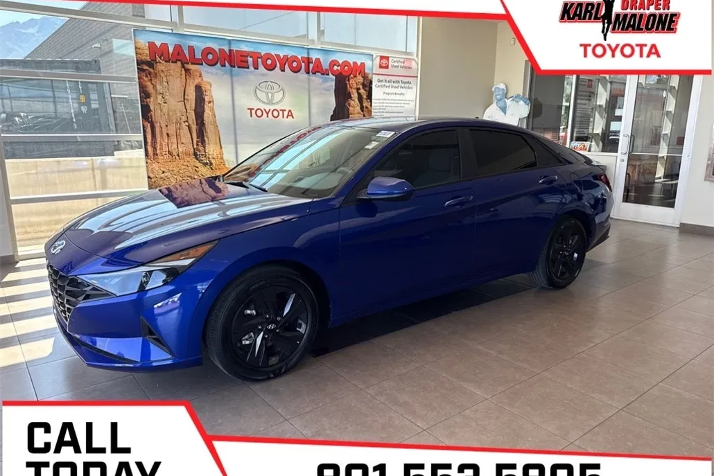 2023 Hyundai Elantra SEL photo 1