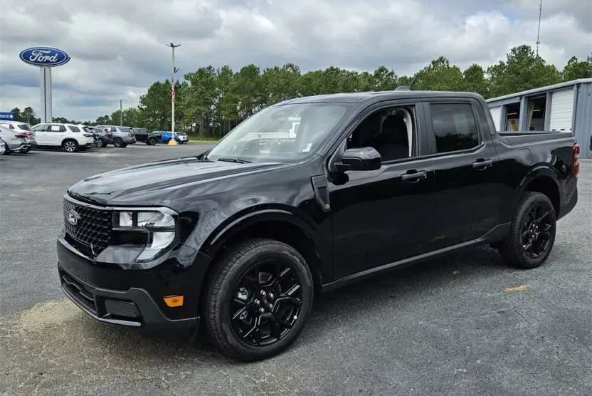 2025 Ford Maverick XLT photo 1