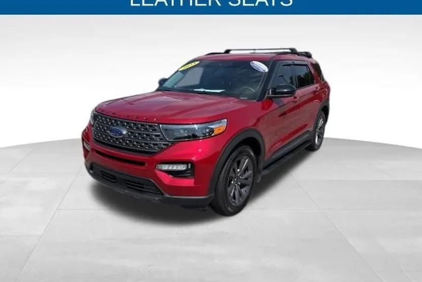 2023 Ford Explorer XLT photo 1