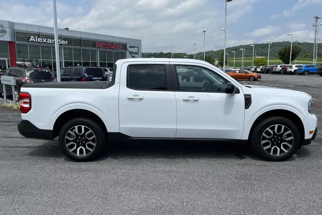 2024 Ford Maverick Lariat photo 1