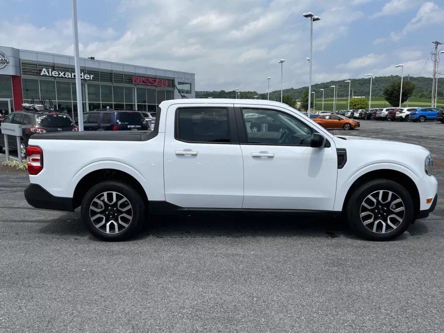 2024 Ford Maverick Lariat photo 1