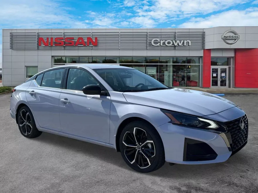 2025 Nissan Altima SR photo 1