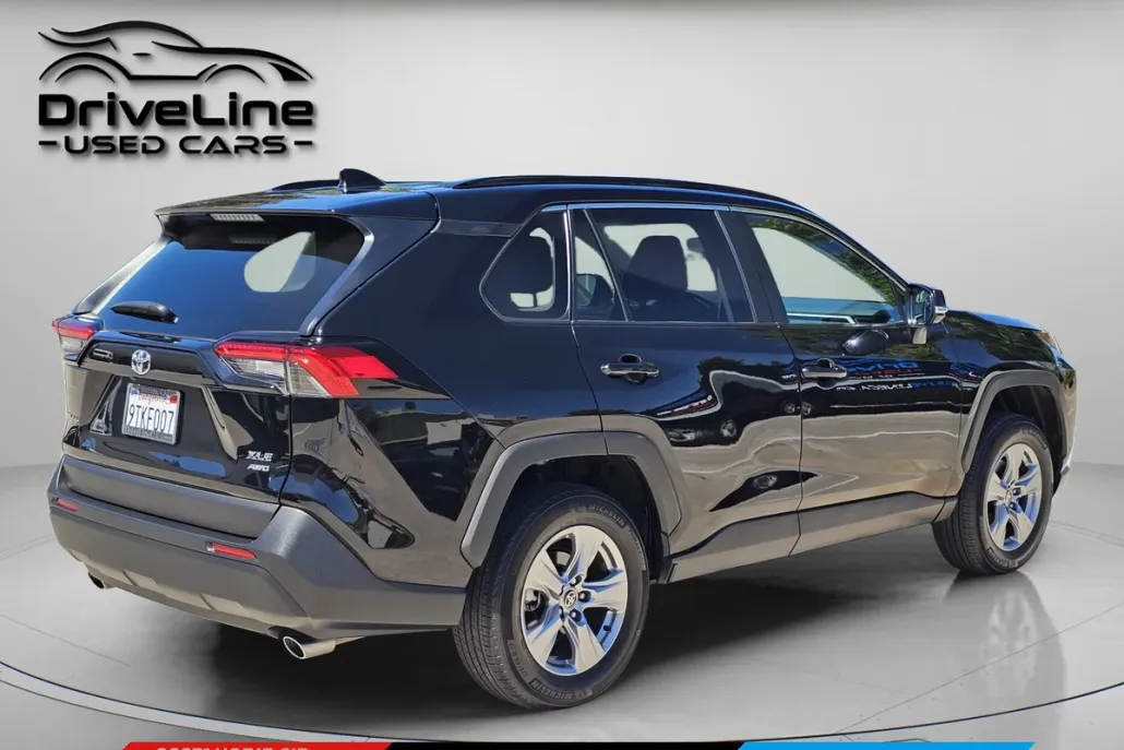 2024 Toyota RAV4 XLE photo 1
