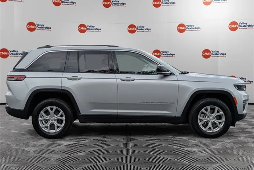 2023 Jeep Grand Cherokee Limited photo 1