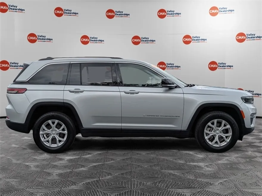 2023 Jeep Grand Cherokee Limited photo 1