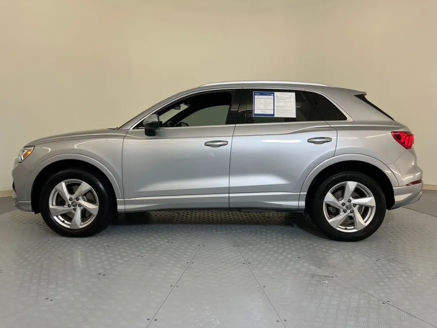 2020 Audi Q3 45 TFSI Premium photo 1