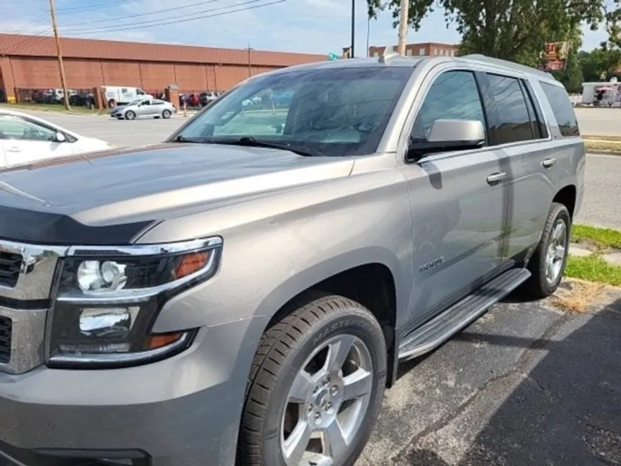 2019 Chevrolet Tahoe LT photo 1