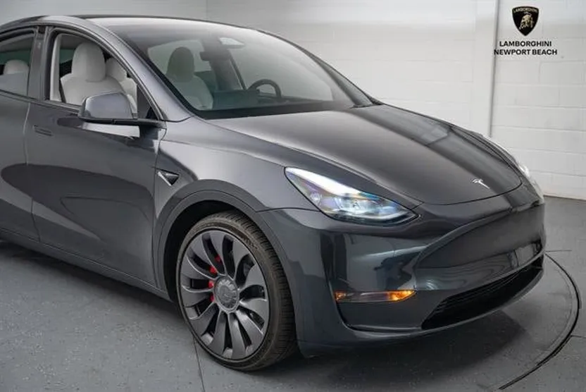 2024 Tesla Model Y Performance photo 1