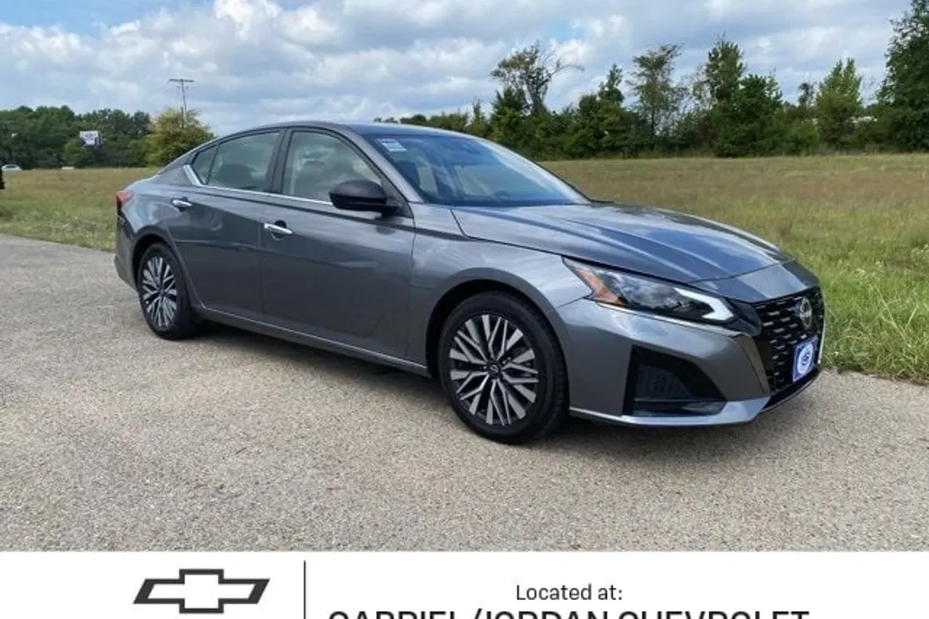 2024 Nissan Altima 2.5 SV photo 1