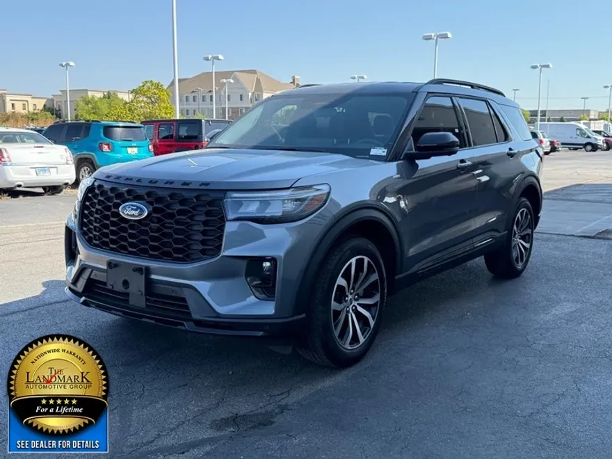 2025 Ford Explorer ST-Line photo 1