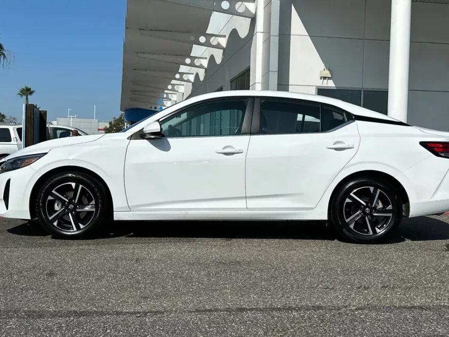 2024 Nissan Sentra SV photo 1