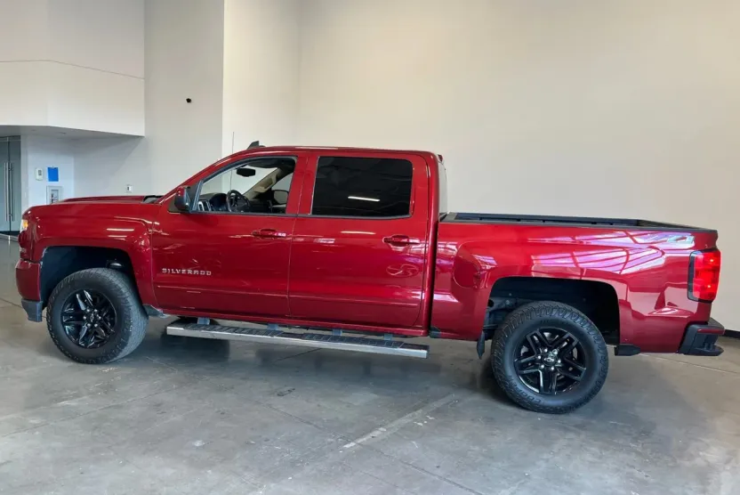 2018 Chevrolet Silverado 1500 LT photo 1