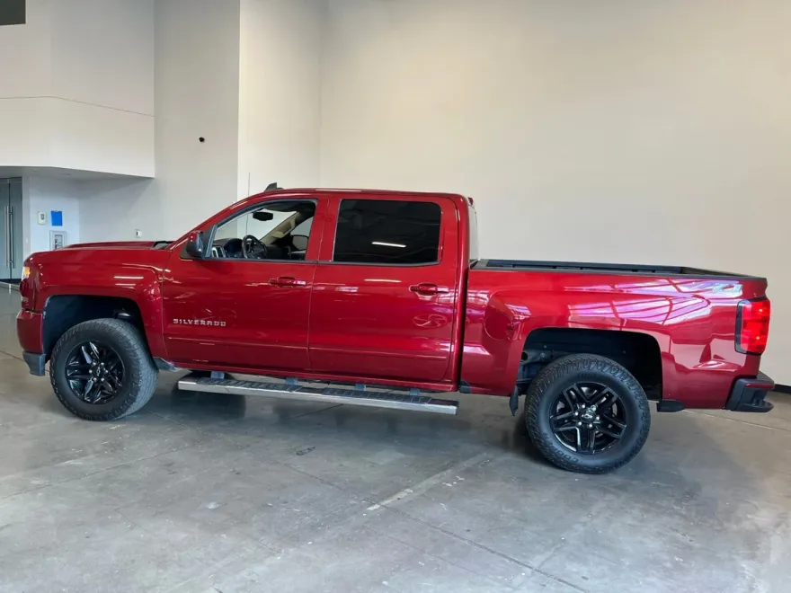 2018 Chevrolet Silverado 1500 LT photo 1