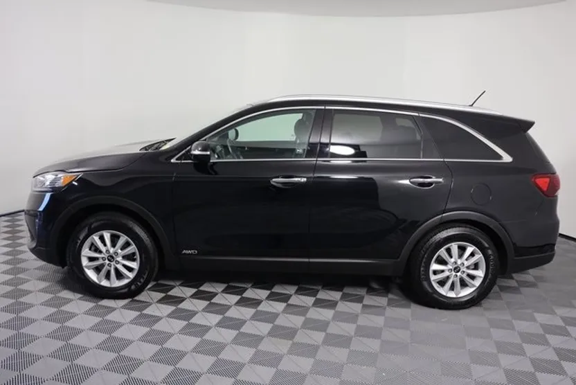 2020 Kia Sorento LX photo 1
