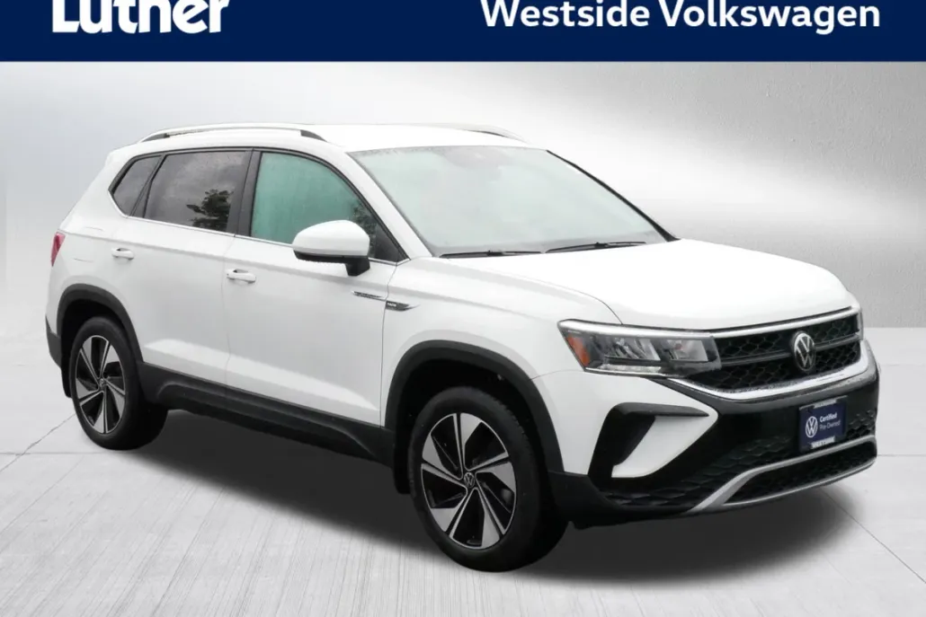 2024 Volkswagen Taos SE photo 1