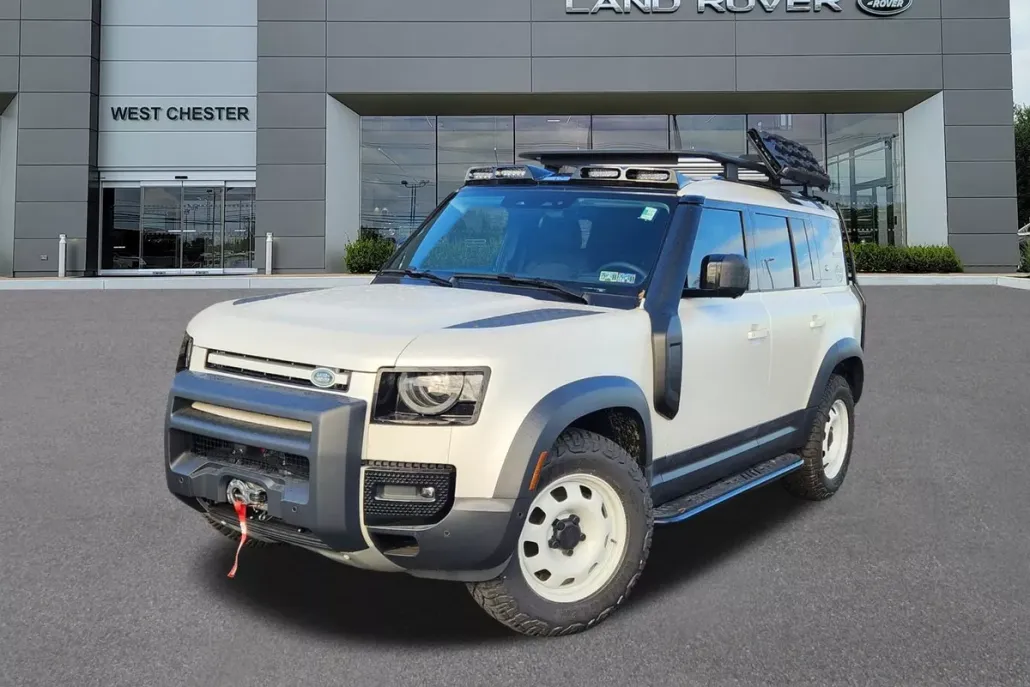 2024 Land Rover Defender 110 S photo 1