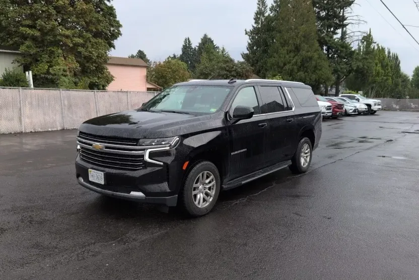 2021 Chevrolet Suburban LT photo 1