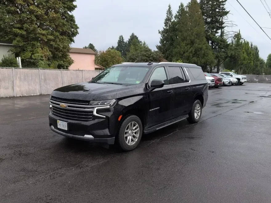 2021 Chevrolet Suburban LT photo 1
