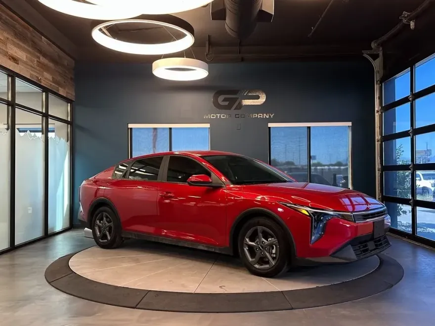 2025 Kia K4 LXS photo 1