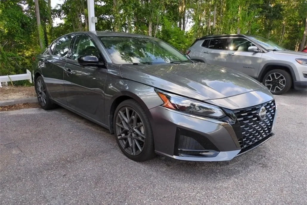 2023 Nissan Altima SR VC-Turbo photo 1
